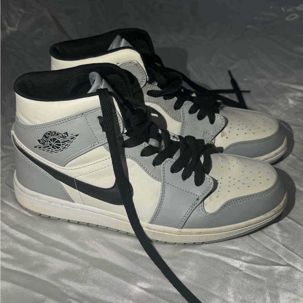 Jordan Men's Black and White Sneakers